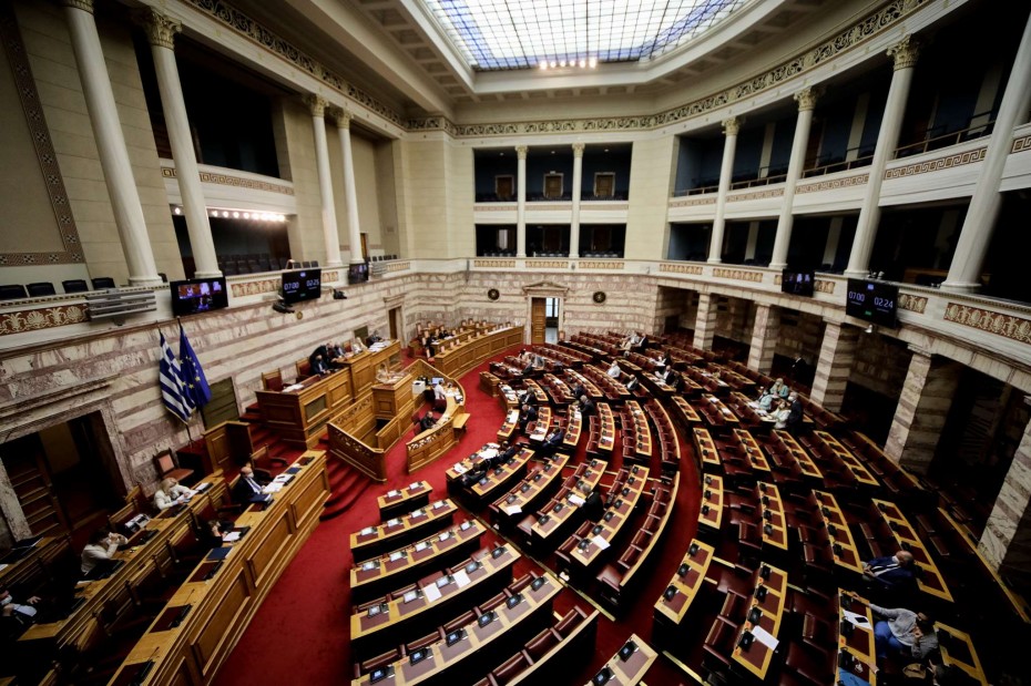 Βουλή:  Ξεκίνησε η συζήτηση του ν/σ για την απλοποίηση έκδοσης αδειών λειτουργίας επιχειρήσεων