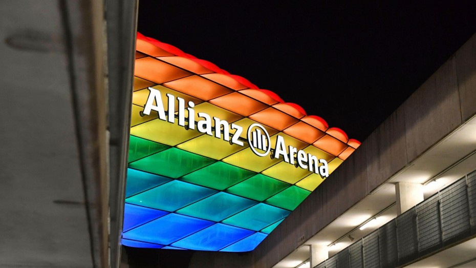 Στα χρώματα της ΛΟΑΤΚΙ+ κοινότητας η UEFA - Τι εξηγεί για το Allianz Arena