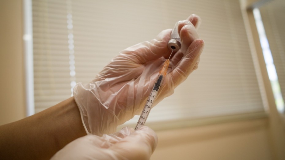 Έρευνα Οξφόρδης: Πλήρως «απροστάτευτοι» από τις μεταλλάξεις οι ανεμβολίαστοι