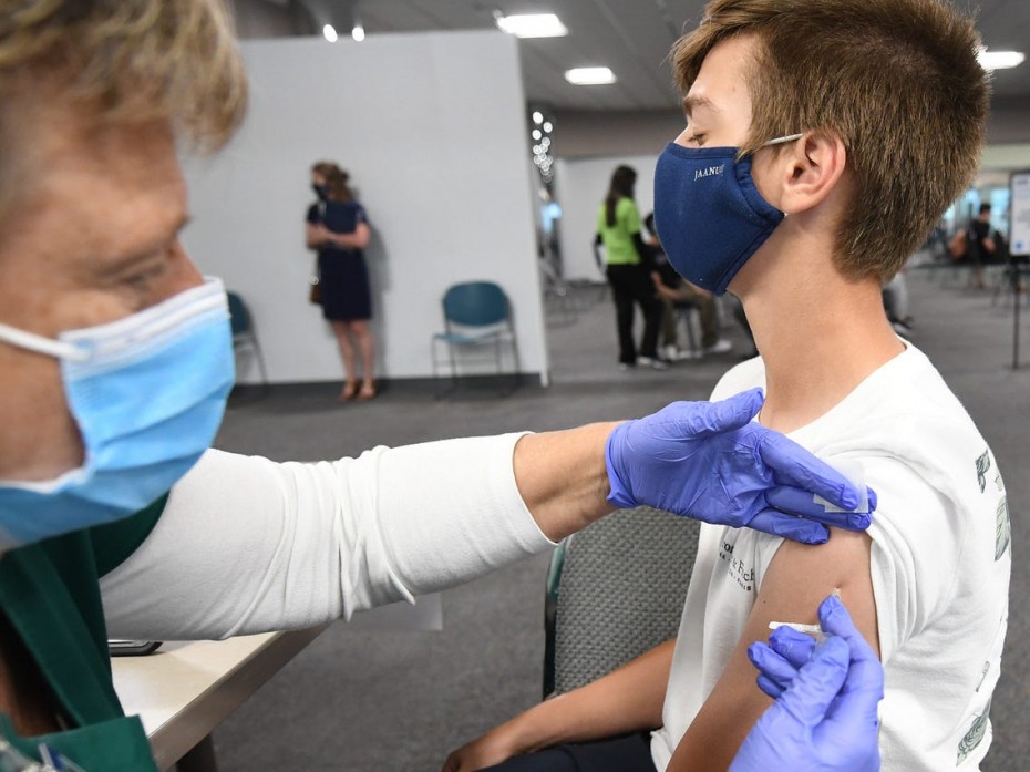 Εμβολιασμοί: Ανοίγει σήμερα η πλατφόρμα των εφήβων 15-17 ετών