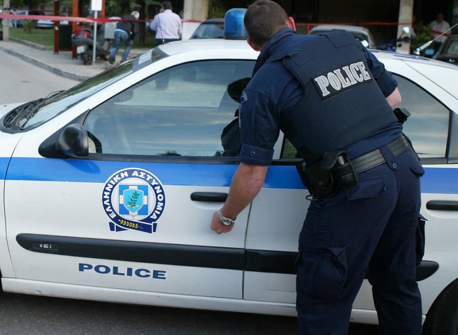 Τρεις συλλήψεις για κλοπές από αυτοκίνητα στη Γλυφάδα