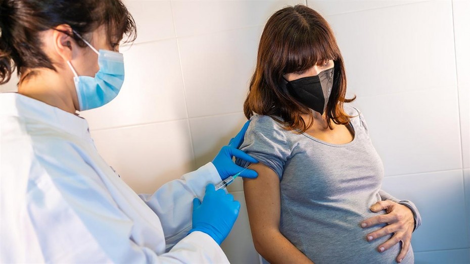 Έρευνα: Ασφαλή για εγκύους και όσες θέλουν να αποκτήσουν παιδί τα εμβόλια Pfizer και Moderna