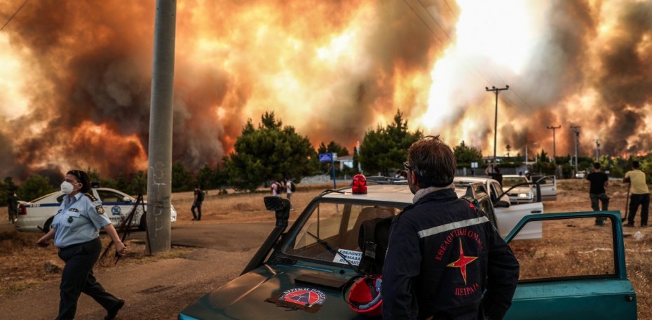 Στις παρυφές της Σταμάτας η φωτιά - Μήνυμα εκκένωσης από το 112