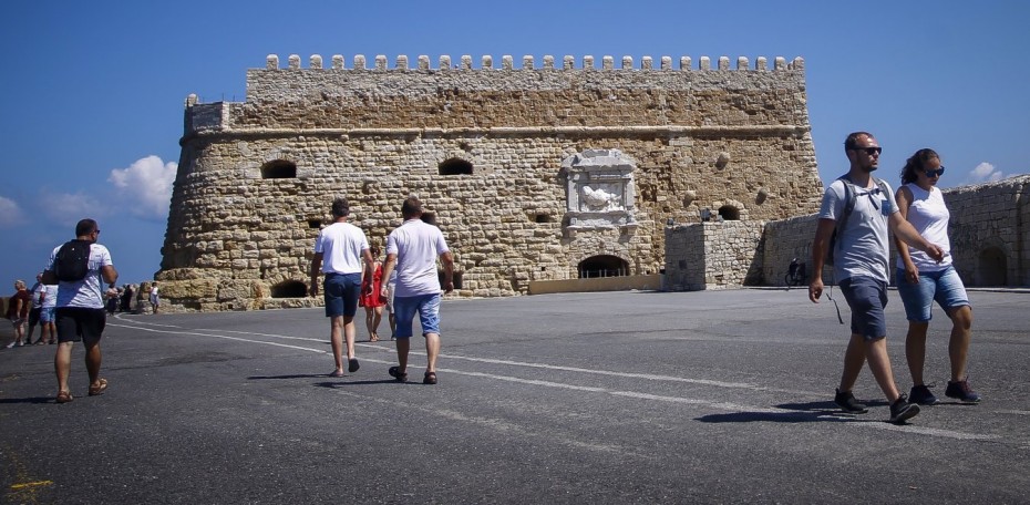 Μίνι lockdown λόγω κορονοϊού στο Ηράκλειο Κρήτης από αύριο το πρωί
