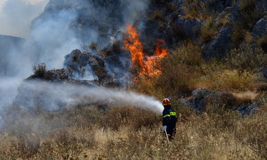 Συνολικά δεκαεννέα κοινότητες έχουν εκκενωθεί προληπτικά στην Ηλεία λόγω της φωτιάς