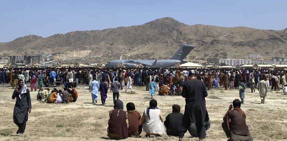 Νεκρός Αφγανός φρουρός από πυρά στο αεροδρόμιο της Καμπούλ