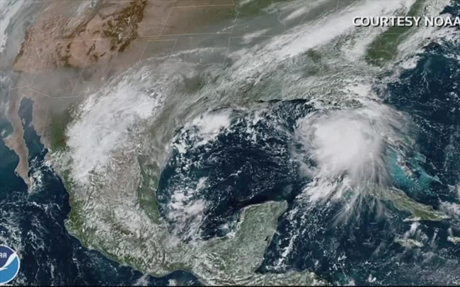 Προειδοποίηση για επικείμενο τυφώνα στο Μεξικό