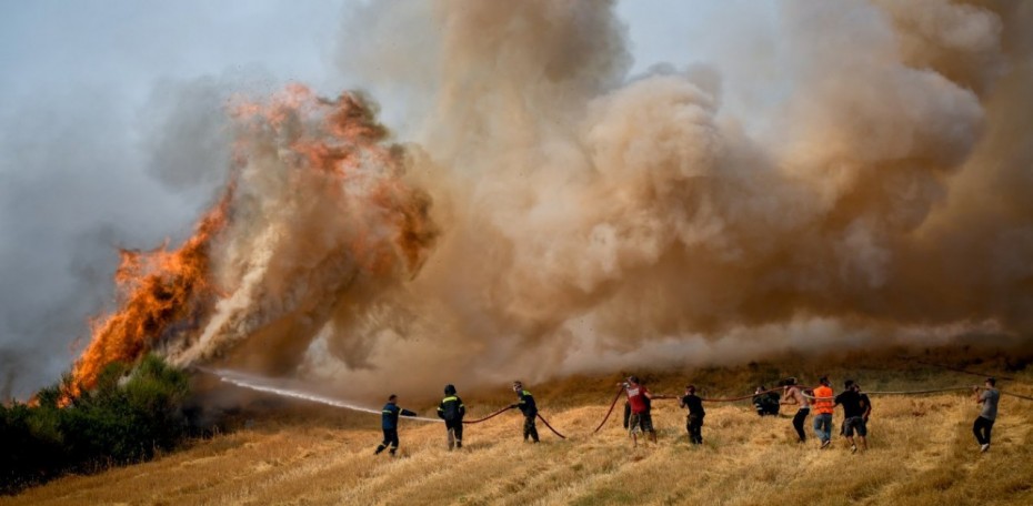 FT: Σε έκρηξη οι πυρκαγιές στη Μεσόγειο
