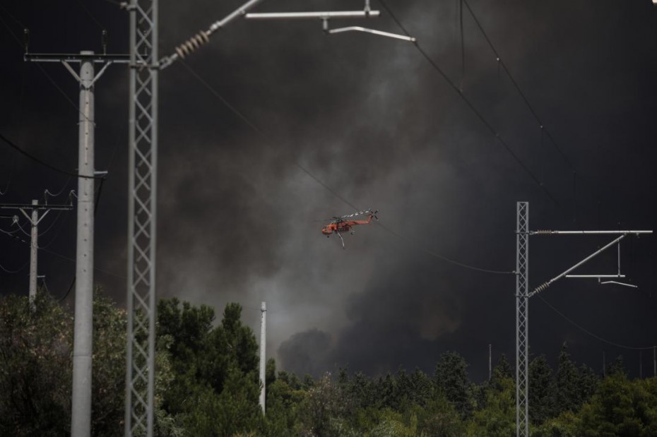 Meteo: Πως η πυρκαγιά στη Βαρυμπόμπη «εκτόξευσε» τη θερμοκρασία