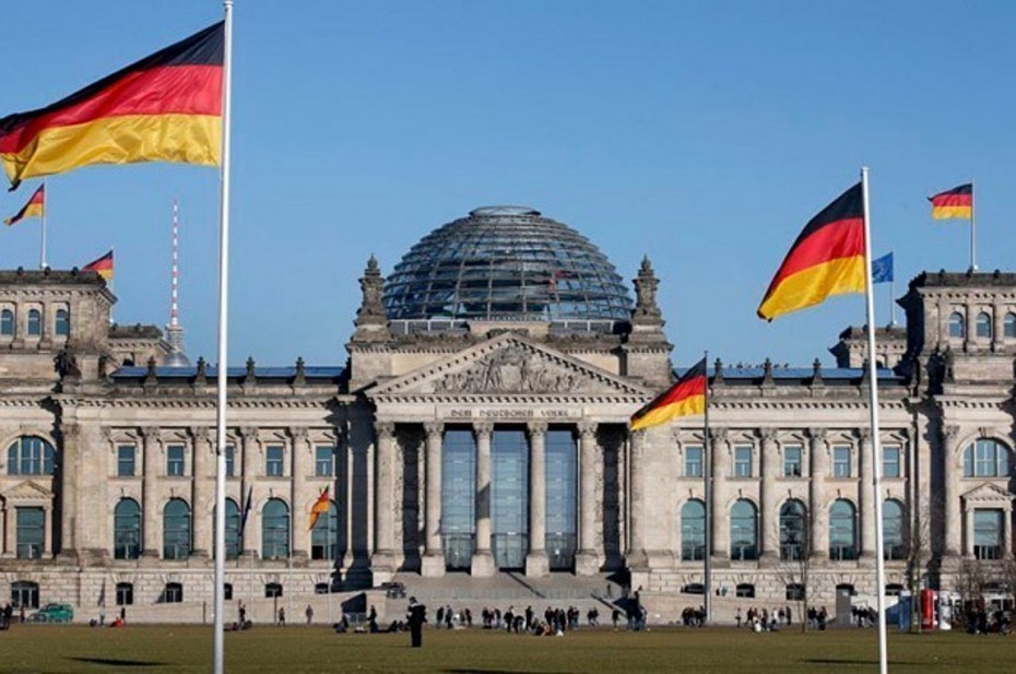 Γερμανία – εκλογές: Το SPD προηγείται με 26% Χριστιανοδημοκρατών και Χριστιανοκοινωνιστών (22%), σύμφωνα με δημοσκόπηση του ΑRD