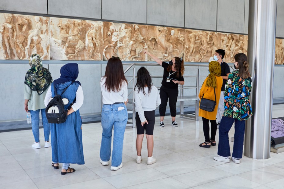 Παρατείνεται το πρόγραμμα του μουσείου Ακρόπολης για τις Δομές Φιλοξενίας Μεταναστών και Προσφύγων