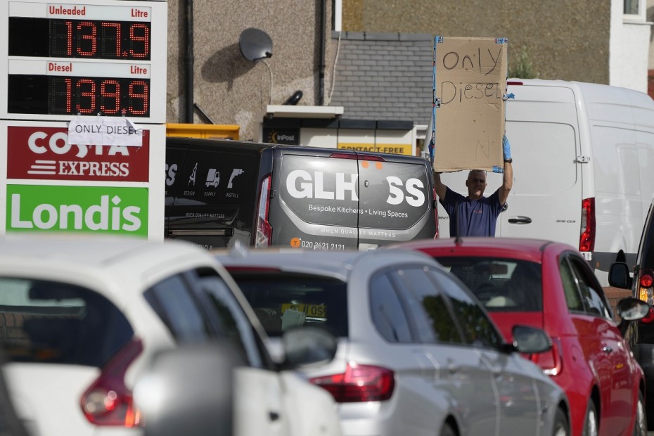 Μ.Βρετανία: Πετρελαϊκές εταιρείες λένε πως οι ελλείψεις στα πρατήρια καυσίμων μετριάζονται