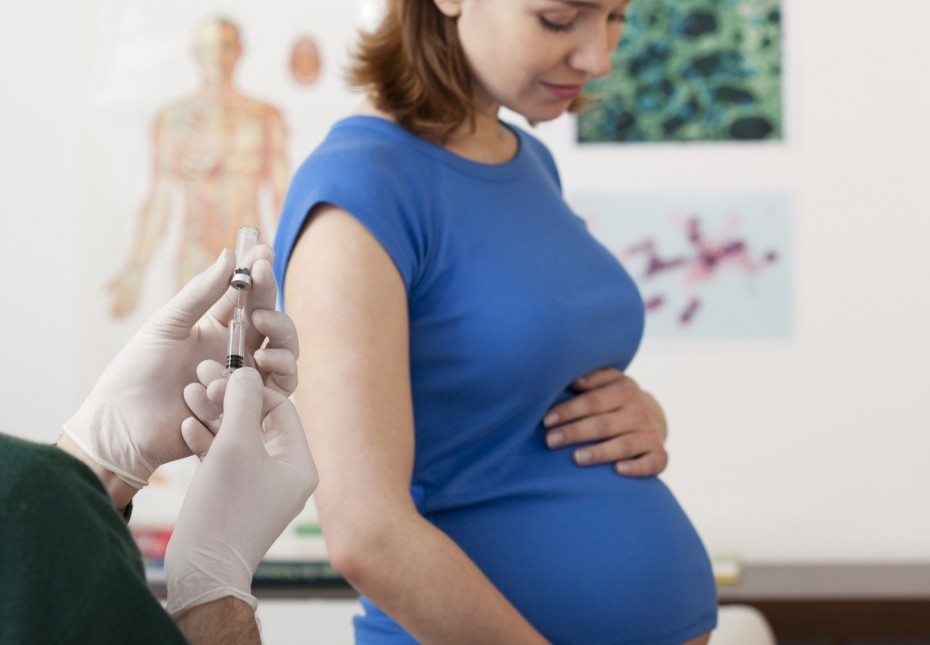 Υψηλά αντισώματα κατά του κορονοϊού περνούν στα μωρά τους οι εμβολιασμένες έγκυες 