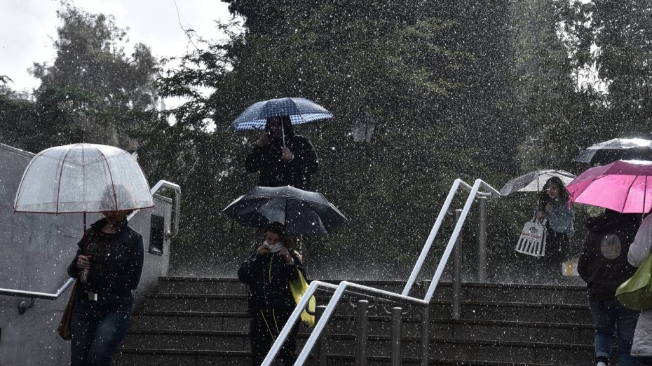 Βροχές και καταιγίδες την Τετάρτη: Έντονα φαινόμενα σε Εύβοια, Μαγνησία και Πελοπόννησο