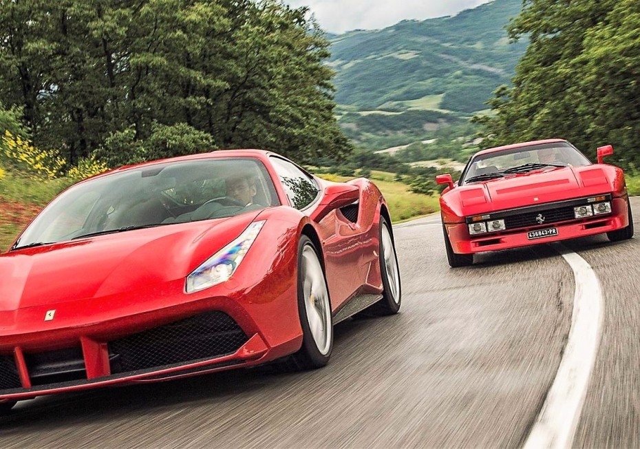 «PASSIONE ROSSA»: Στον Πειραιά 30 supercars του club ιδιοκτητών αυτοκινήτων Ferrari Ιταλίας