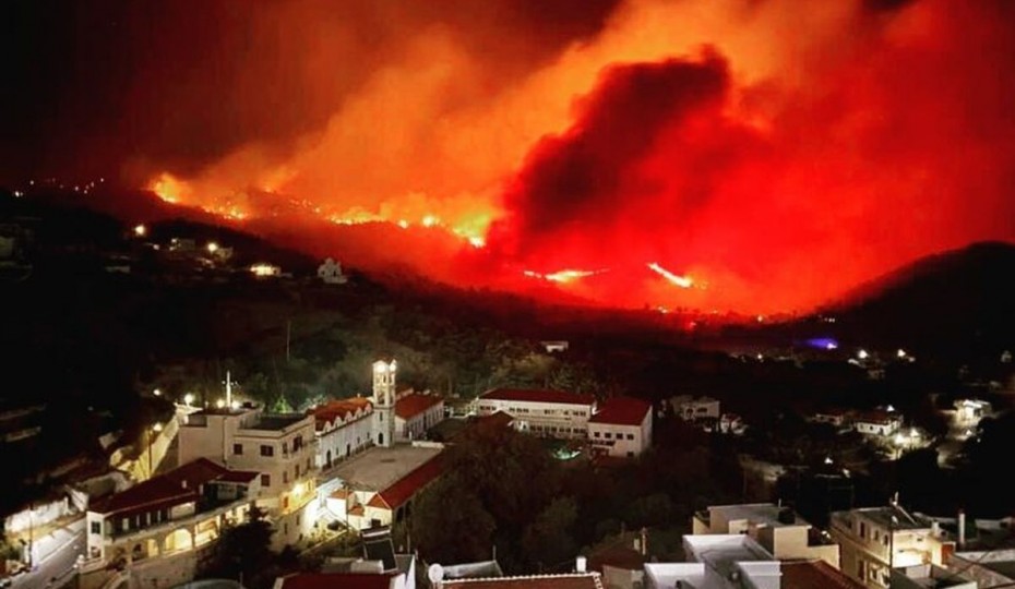 Στις «φλόγες» η Κάρπαθος: Δύο πυρκαγιές σε εξέλιξη - Άμεση κινητοποίηση της Πυροσβεστικής 