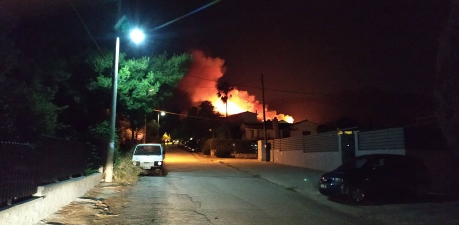 Χωρίς ενεργό μέτωπο η πυρκαγιά στη Νέα Μάκρη: Συνεχίζονται οι έρευνες για τα αίτια