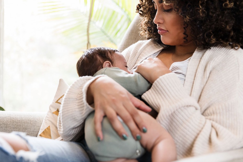 Covid - Θηλάζουσες μητέρες: Αντισώματα στο γάλα έως και 10 μήνες μετά τη νόσησή τους