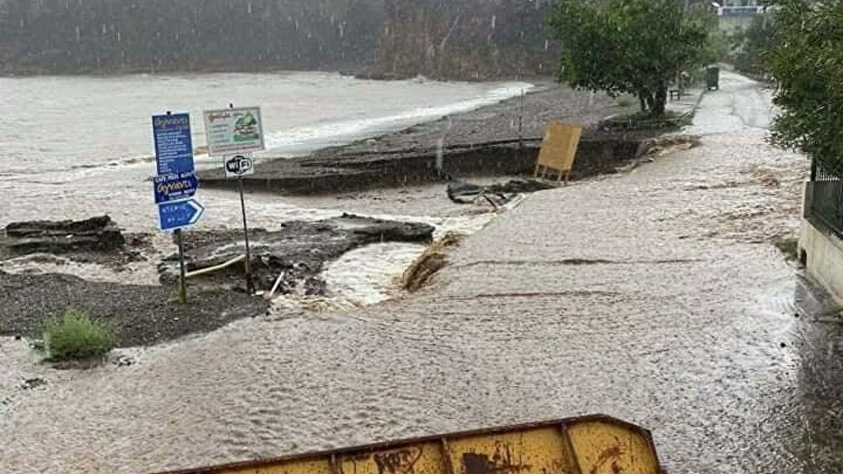 SOS από Λέκκα για πλημμύρες σε 10 περιοχές