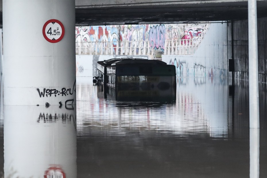 ΟΣΥ: Ενημέρωση για το πλημμυρισμένο λεωφορείο στην Παραλιακή - Προτεραιότητα η ασφάλεια του κοινού
