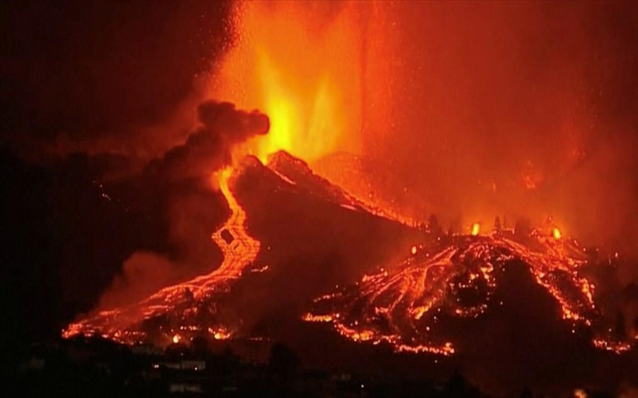 Ενα μήνα ξερνάει λάβα το ηφαίστειο στη Λα Πάλμα