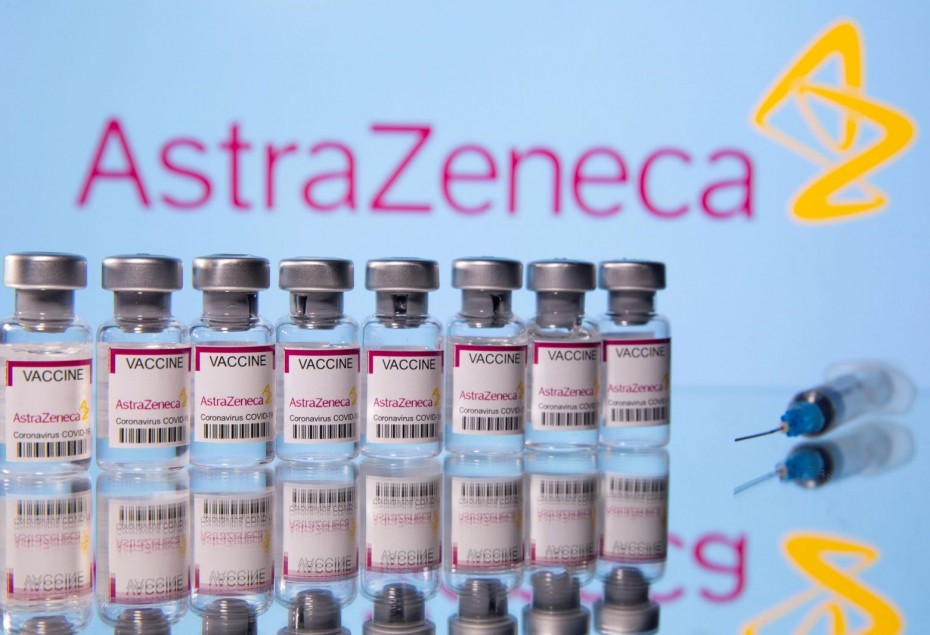 Η AstraZeneca εξετάζει αν η νέα παραλλαγή Όμικρον είναι ανθεκτική στο εμβόλιο της