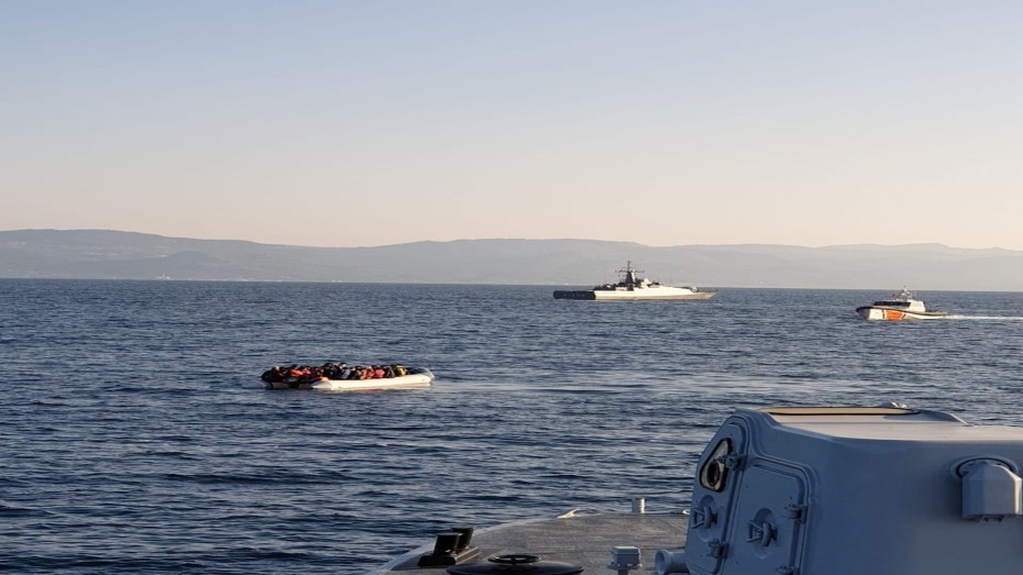 Λέμβος με αλλοδαπούς επιχείρησε συνοδεία σκαφών της τουρκικής ακτοφυλακής να εισέλθει στα ελληνικά χωρικά ύδατα