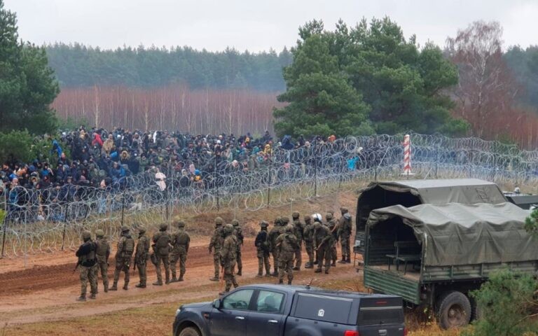 Λευκορωσία – Μεταναστευτική κρίση: Κίνδυνο στρατιωτικής σύρραξης βλέπουν οι γειτονικές χώρες