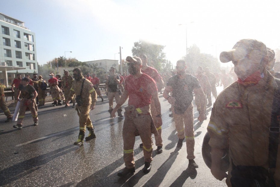 Πέντε προσαγωγές, ένας τραυματισμός στη διαδήλωση των πυροσβεστών