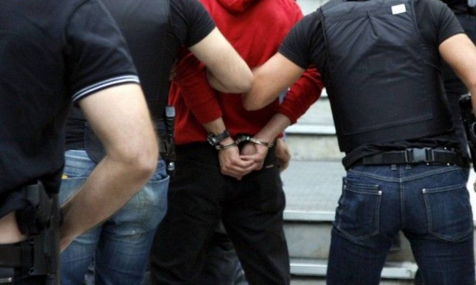 Σύλληψη 36χρονου για ληστεία σε πρατήριο υγρών καυσίμων στην Καλλιθέα