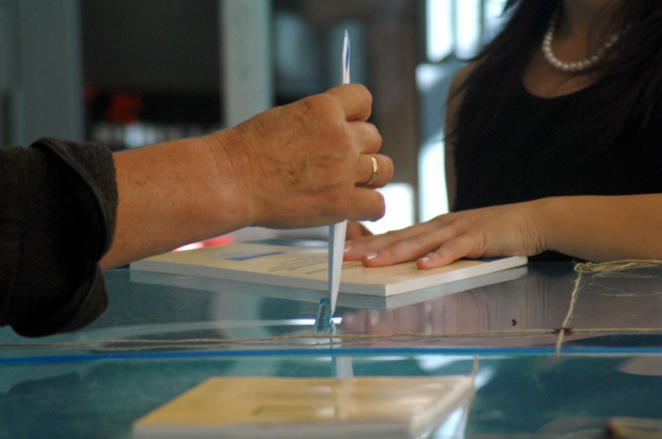 Εκλογές στο ΚΙΝΑΛ: Πάνω από 200.000 ψηφοφόροι στις κάλπες