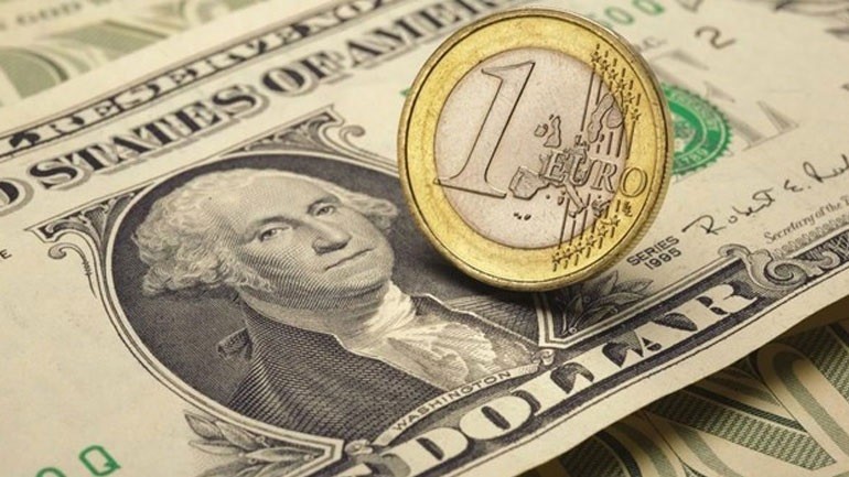 Ενίσχυση του ευρώ στα 1,1308 δολάρια