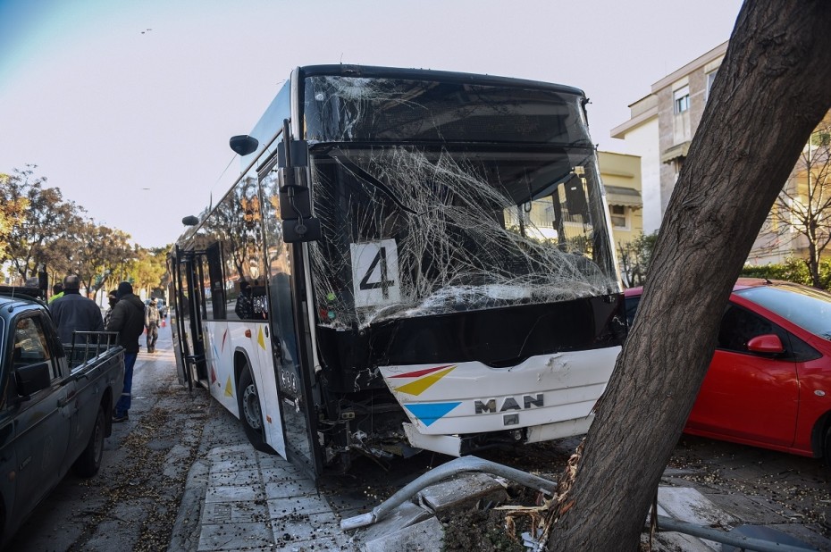 ΟΑΣΘ: Ειδική επιτροπή για τη διερεύνηση των συνθηκών του ατυχήματος με εμπλοκή λεωφορείου