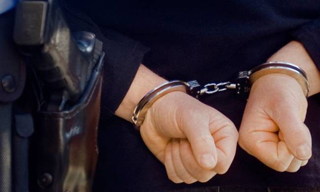 Συνελήφθη αστυνομικός για ξυλοδαρμό της συντρόφου του στο Νέο Κόσμο