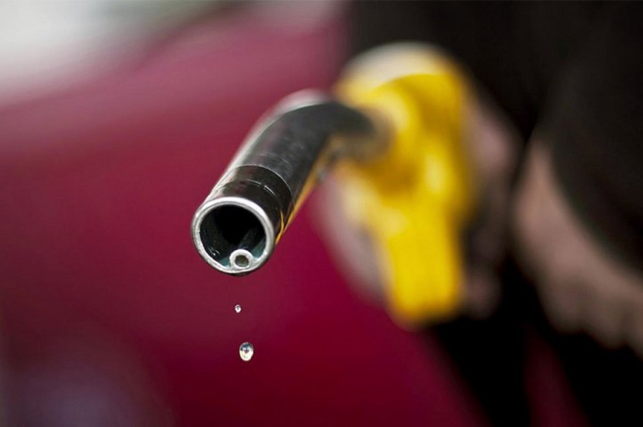 «Εκτοξεύτηκε» στα 2 ευρώ το λίτρο η τιμή της βενζίνης