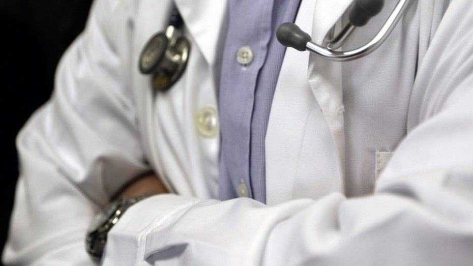 Απόσυρση του μέτρου συνταγογράφησης σε ανασφάλιστους μόνο από ιατρούς δημοσίου ζητά ο ΠΙΣ