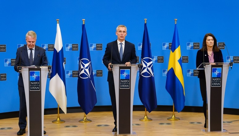 Στόλτενμπεργκ: Άμεση ένταξη Φινλανδίας - Σουηδίας στο ΝΑΤΟ αν υποβάλουν αίτημα ένταξης στη Συμμαχία