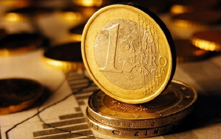Ενισχύεται το ευρώ