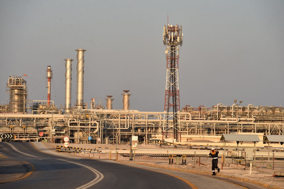 FT: Η Σαουδική Αραβία διατεθειμένη να αυξήσει την παραγωγή πετρελαίου αν μειωθεί της Ρωσίας