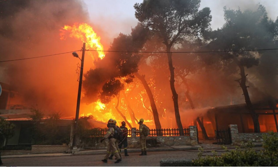 Συνεχίζεται η μάχη με τις φλόγες σε Πύργο, Πόρτο Γερμενό και Φωκίδα