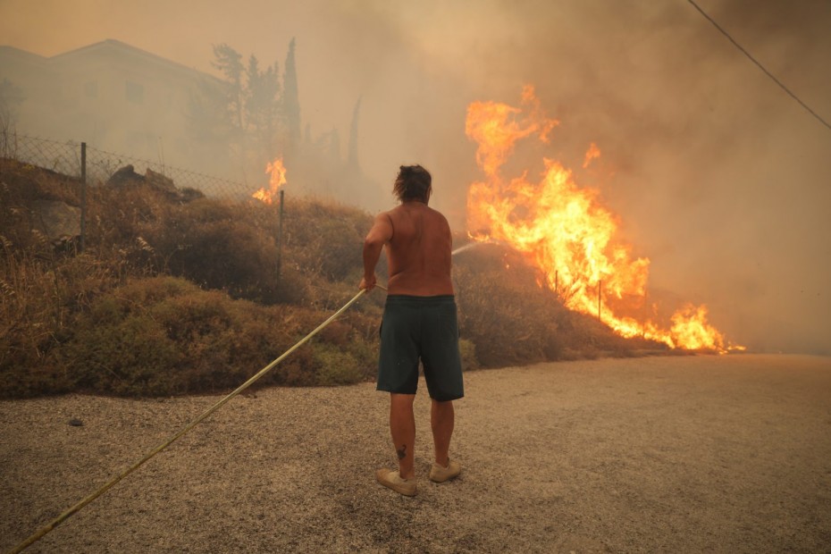 Σε «πύρινο κλοιό» η χώρα: Μεγάλη φωτιά στην Κρήτη
