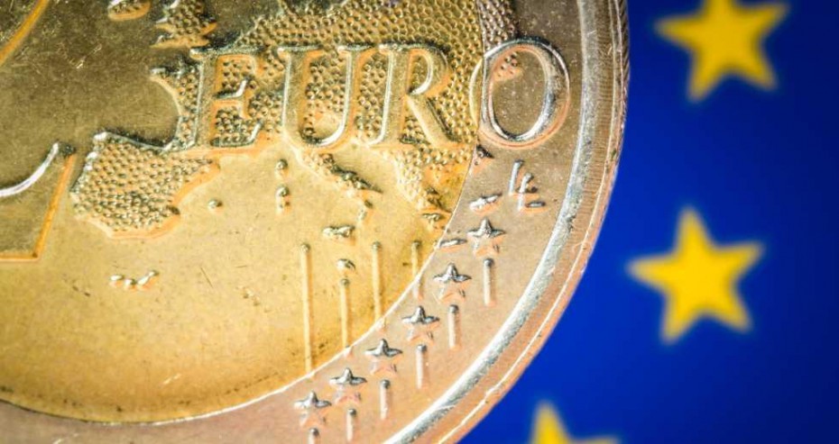 Υποχώρηση 0,58% του ευρώ έναντι του δολαρίου