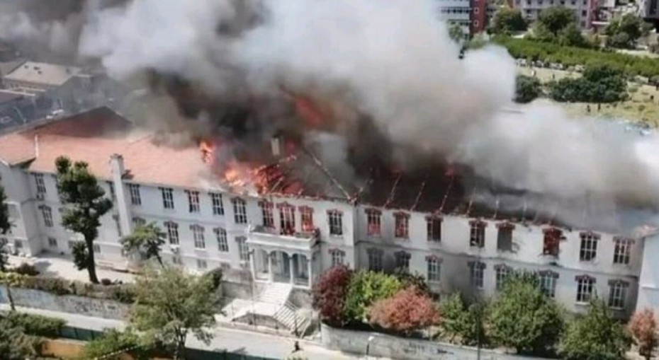 Κωνσταντινούπολη: Στις φλόγες το ελληνικό νοσοκομείο Μπαλουκλί