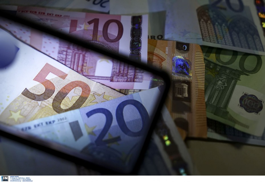 Οριακή άνοδος για το ευρώ, στα 0,9975 δολάρια η ισοτιμία