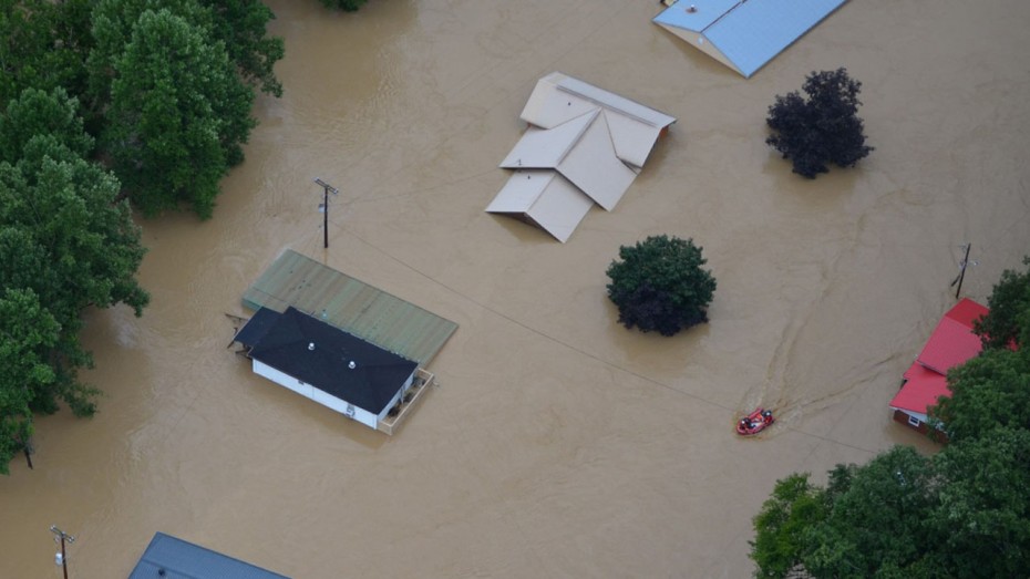 ΗΠΑ: «Πόρτα-πόρτα» η καταμέτρηση των θυμάτων στο πλημμυρισμένο Κεντάκι 