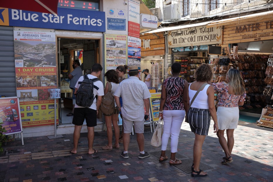 Ο τουρισμός «ζεσταίνει» τα κρατικά ταμεία, στα 5,126 δισ. ευρώ οι εισπράξεις