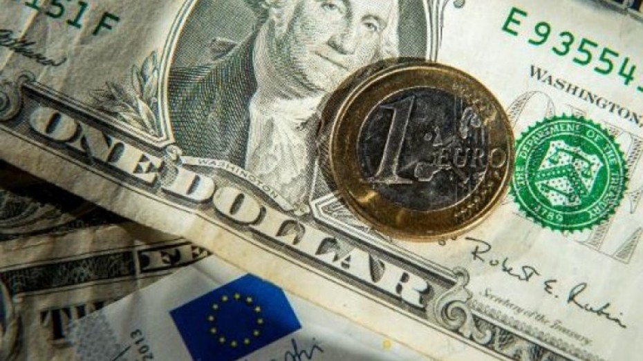 Υποχώρηση του ευρώ 0,16% έναντι του δολαρίου