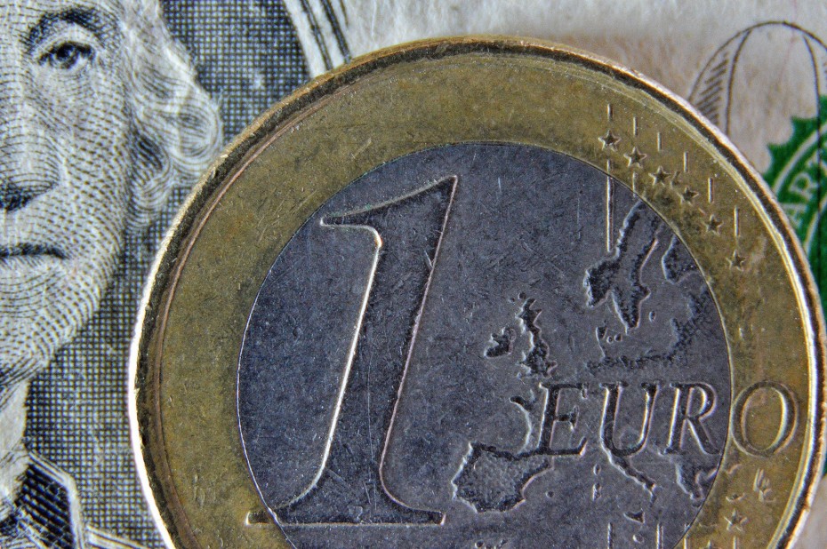 Πτώση του ευρώ 0,13% έναντι του δολλαρίου