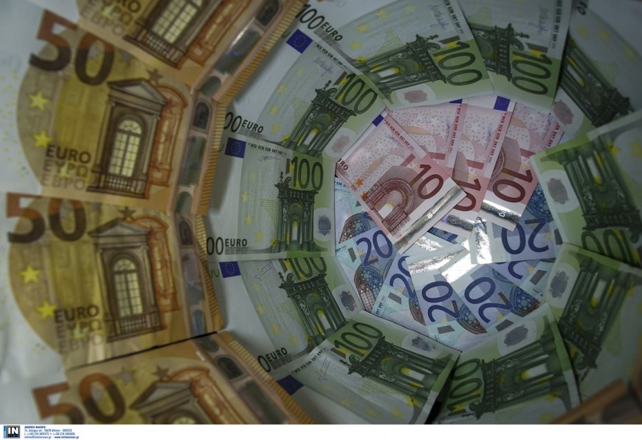 Συνάλλαγμα: Κατρακύλα για το ευρώ, πτώση 0,64% έναντι του δολαρίου