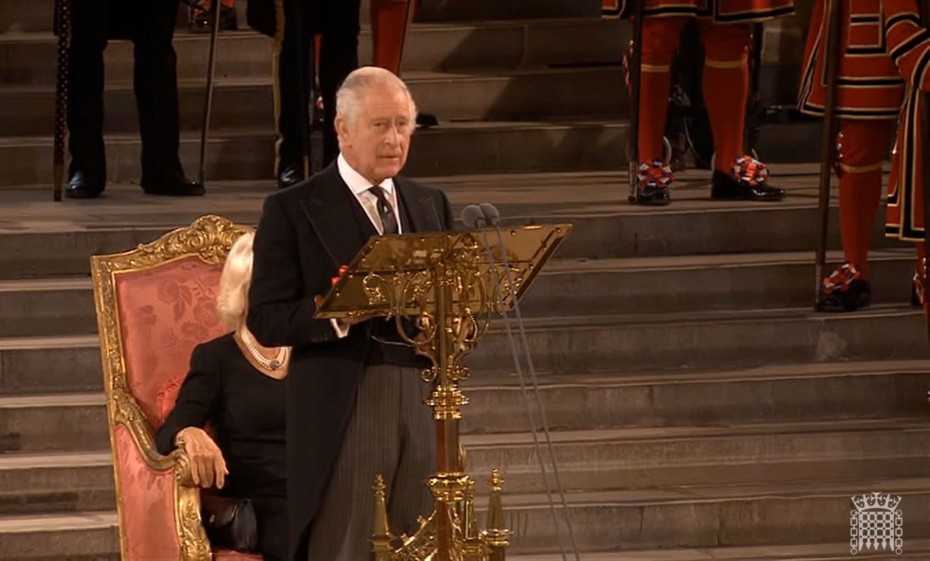 Πρώτη ομιλία του βασιλιά Καρόλου Γ΄ στο βρετανικό Κοινοβούλιο: «Νιώθω το βάρος της Ιστορίας»